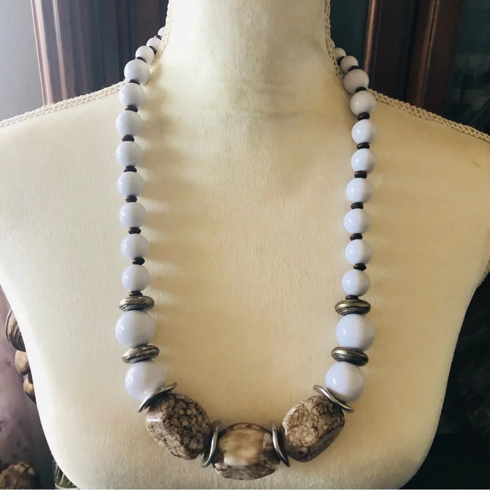 Handcrafted repurpose mixed material chunky bead necklace - Picture 2 of 9